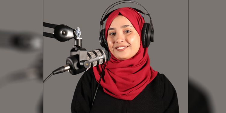 كاميليا كامل أول شابة يمنية تُنشئ منصة بودكاست في عدن
