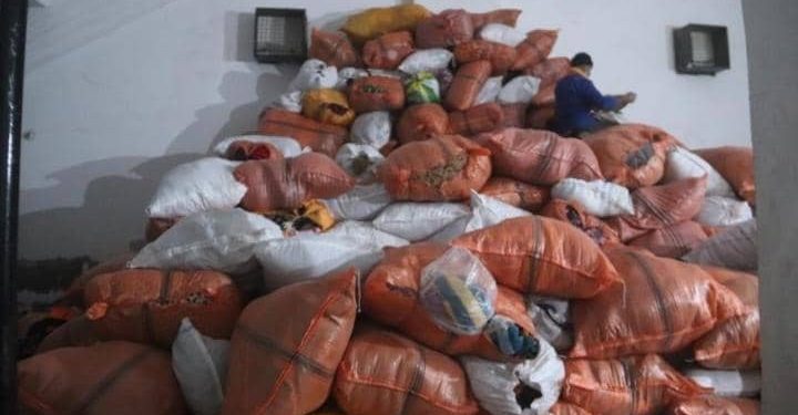 مساعدات أهالي شنكال لمهجّري عفرين والشهباء تصل إلى الرقة