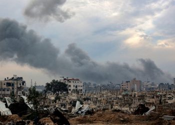 مع بدء تنفيذ الهُدنة قتلى وجرحى في غارات إسرائيلية على غزة