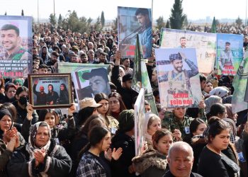 بالتأكيد على المقاومة والنضال…زف الآلاف الشهيدين عكيد روج ولؤي العزيز لمثويهما الأخيرين