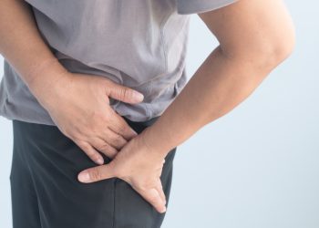 أسباب الخدران والتنميل والألم في منطقة الفخذ
