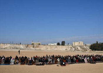 أهالي الطبقة يؤدون صلاة الاستسقاء تيمناً بنزول المطر
