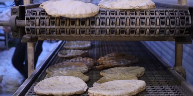 مديرية الأفران في الطبقة.. تلبيةً لاحتياجات الأهالي إنتاج أكثر من 200 ألف ربطة خبز يومياً