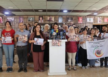 قمع وتهديد واستهداف.. والإعلام لم ينثنِ عن الاستمرار في عمله