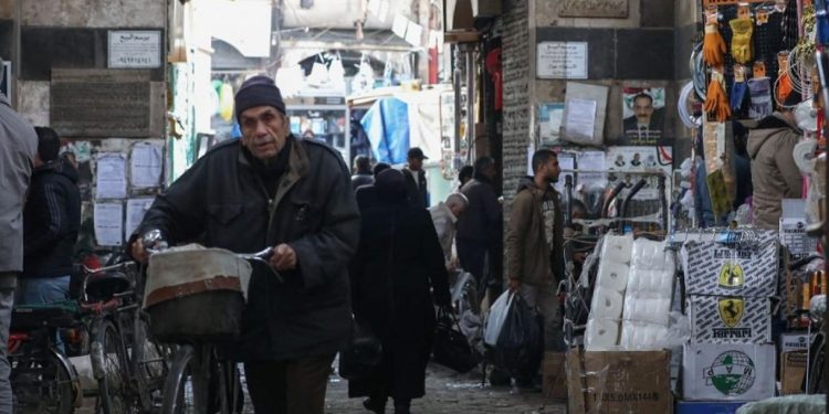 الوضع المعيشيّ في سوريا… وعود حكوميّة بانتظارِ ترجمتها لواقع