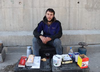 بسطة صغيرة.. مشروع شاب ديري لتأمين لقمة عيشه