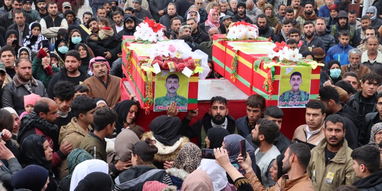 تشييع جثماني شهيدين في مزار الشهيد دليل صاروخان في قامشلو
