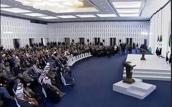مؤتمر دمشق.. افتح قوس: عندما يُكتب التاريخ بالخطأ ثم يُعاد تصحيحه بالممحاة