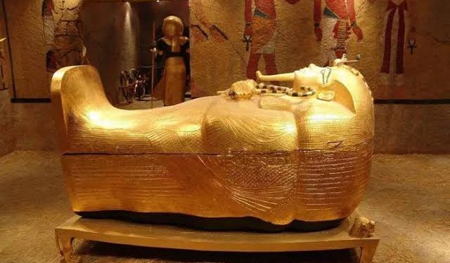 مقبرة الفرعون توت عنخ آمون.. كنوز التاريخ