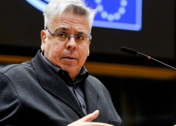 مقرر البرلمان الأوروبي في تركيا ينتقد الاستيلاء على البلديات بباكور كردستان