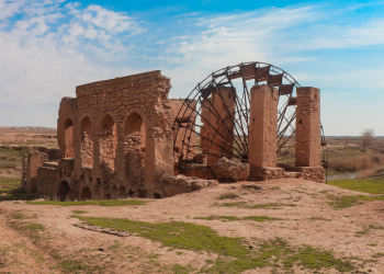 ناعورة العطالة.. إرث الأجداد الشامخ
