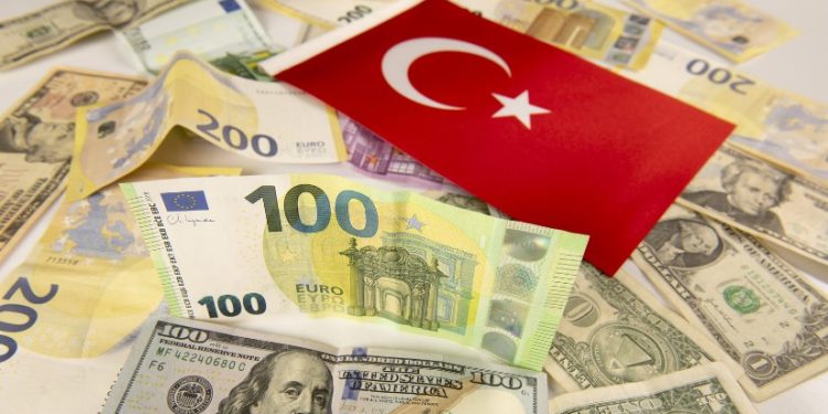 أزمة اقتصادية تُجبِر تركيا على فرض إجراءات طارئة لوقف نزيف سوق الأسهم