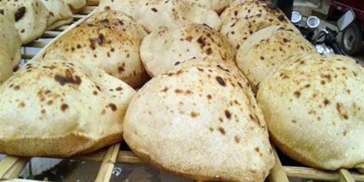 أهالي دير الزور يُطالبون بتحسين جودة الخبز وزيادة كمياته