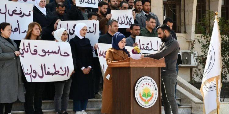 الإدارة الذاتية في الطبقة تُندّد بمجازر الساحل السوري وتدعو إلى محاكمات عادلة ومراقبة دولية