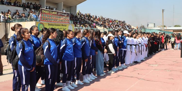 الرياضيون يشاركون في استذكار شهداء انتفاضة 12 آذار بقامشلو