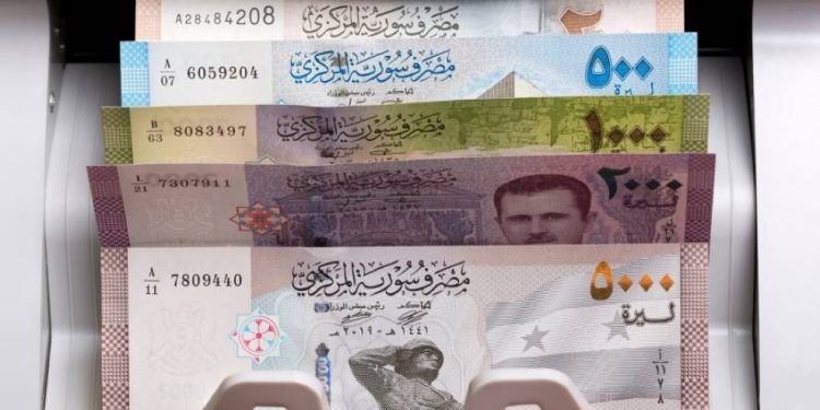 تراجع طفيف في سعر صرف الليرة السوريّة مقابل الدولار الأمريكي