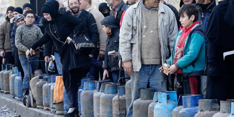مرةً أخرى تُعاد أزمة الغاز المنزلي وتعود طوابيره ووعود بالحلول