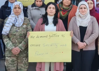 نساء من الطائفة العلوية: الكرد وقسد أثبتا أنهما دعاة إنسانية وأمل السلام في سوريا