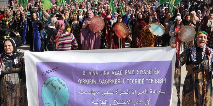 صحفية صينية: استمرار المرأة في نضالها يولد الإنجازات