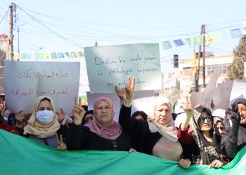 المرأة السورية.. بين نصر الثورة بجهودها وواقع يهمش حريتها