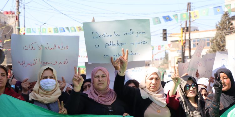 المرأة السورية.. بين نصر الثورة بجهودها وواقع يهمش حريتها