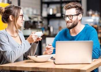 المرأة والرجل في يوم المرأة العالمي