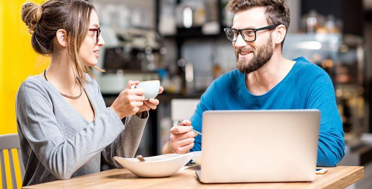 المرأة والرجل في يوم المرأة العالمي