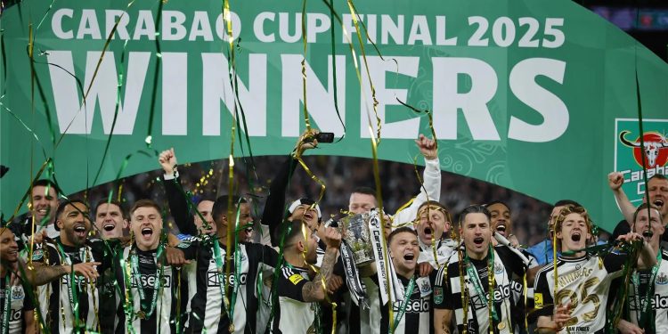 نيوكاسل يقهر ليفربول ويتوّج بكأس الرابطة