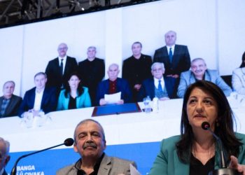 سياسيون: نداء القائد عبد الله أوجلان أساس تحقيق السلام في تركيا والمنطقة