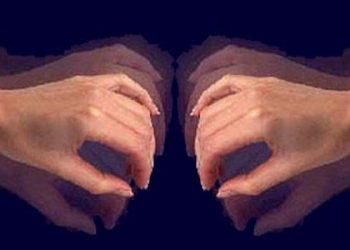 ما سبب اهتزاز الجسم