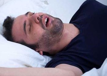 هل تعاني من التحدث أثناء النوم؟