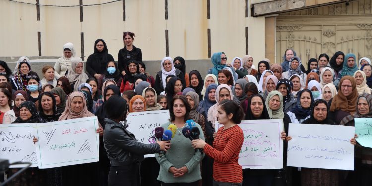 وقفة احتجاجية في قامشلو للتضامن مع نساء الساحل السوري