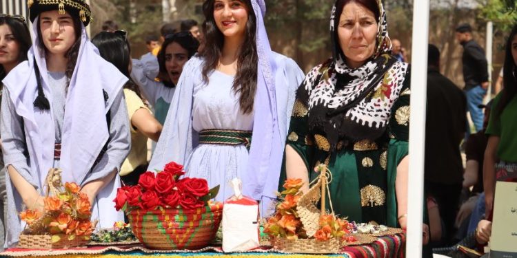 انطلاق فعاليات مهرجان الربيع الثالث لجامعة روج آفا بمشاركة واسعة من الطلاب والضيوف