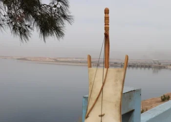 الربابة.. سفيرة التراث الفراتي ترافق عشاقها في الظروف كلها