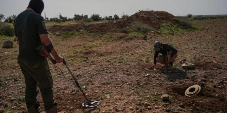 الصليب الأحمر يؤكد أن الألغام ومُخلّفات الحرب تضع حياة السوريين في خطر