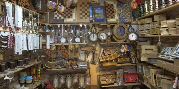 المتاجر التقليدية في بياره بـ “هورامان” تجذب السياح وتحمي التراث