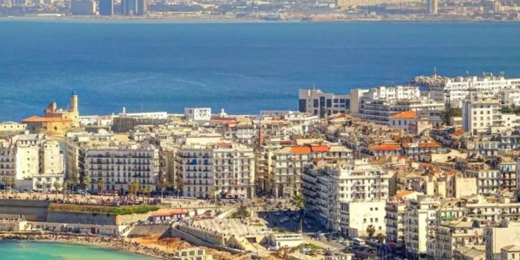 “سجن ناعم”.. قصة جزائرية تعرضت للعنف