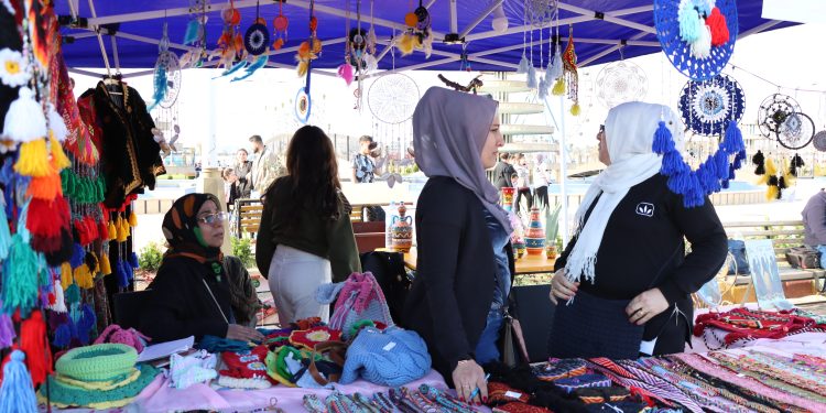 سما خلف تكسر الصمت وتضيء مهرجان أدب وفن المرأة العاشر