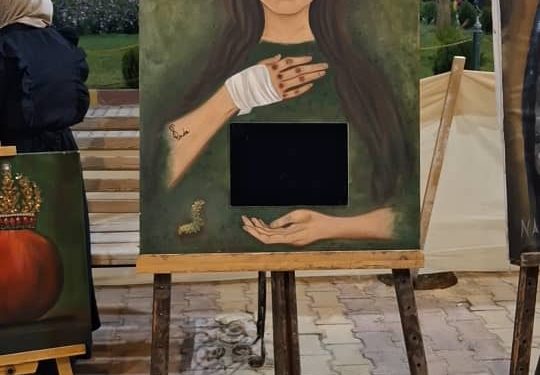 شيندا عيسى تُجسّد روح المرأة في لوحتين تحملان رمزية التحدي والقداسة