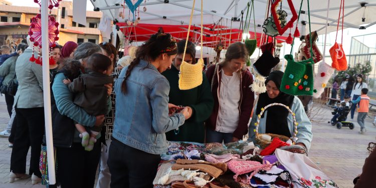 مهرجان أدب وفن المرأة بدورته العاشرة.. إبداع وتميز المرأة في فن الحرف اليدوية
