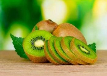 فوائد الكيوي قبل النوم.. تهدئة الأعصاب وإرخاء العضلات