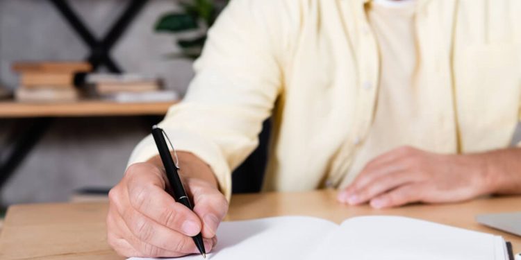 كيف تساعدنا الكتابة على تجاوز الصعوبات والضغوط..؟