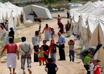 لبنان يقترح سن قانون يحظر تحويل الأموال للنازحين السوريين