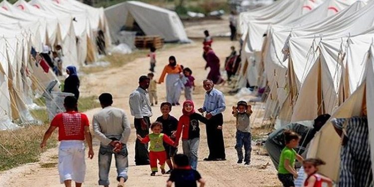 لبنان يقترح سن قانون يحظر تحويل الأموال للنازحين السوريين