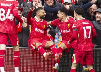 ليفربول يُلامس لقب البريميرليغ بفوزٍ قاتل على وست هام