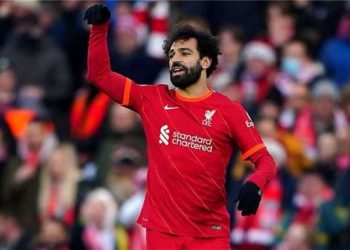 مطاردة صلاح.. ليفاندوفسكي ماكينة أهداف لإنقاذ برشلونة