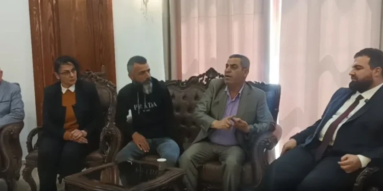 معتقلو السويداء يطالبون محافظ سلطة دمشق بمحاسبة المتورطين باعتقالهم