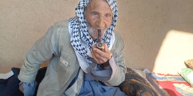 معمر يتجاوز 125 عاماً.. لا يزال يتمتع بذاكرة قوية وروح جميلة