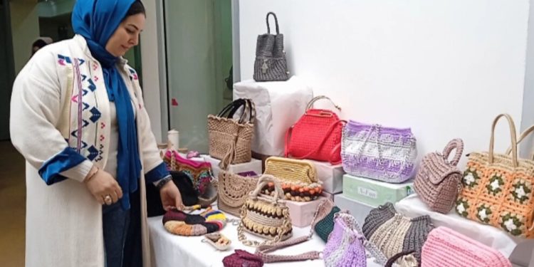 مغربية حوّلت هوايتها بالحقائب مشروعًا خاصاً