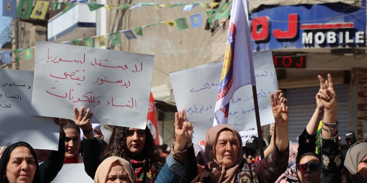 ناشطات نسويات من مقاطعة الفرات: الدستور السوري الجديد.. إنكار حقيقة ونضال المرأة